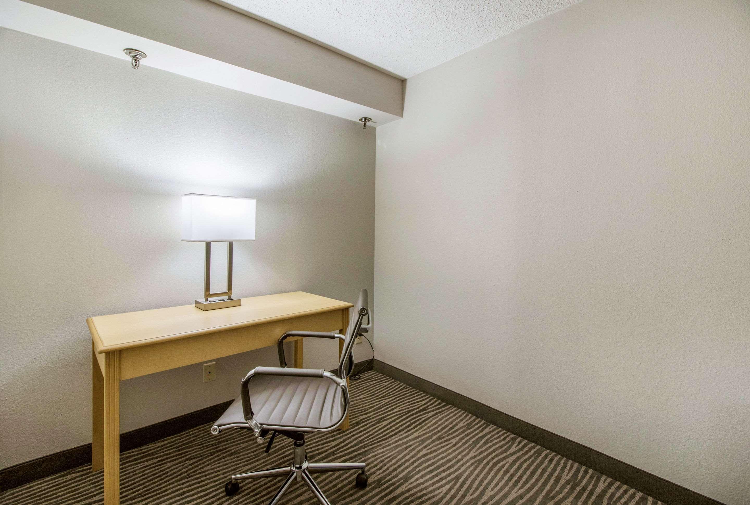 Clarion Hotel Jackson Northwest Екстер'єр фото