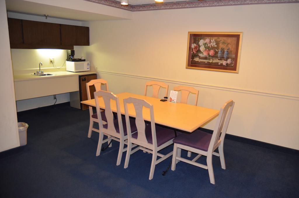 Clarion Hotel Jackson Northwest Екстер'єр фото