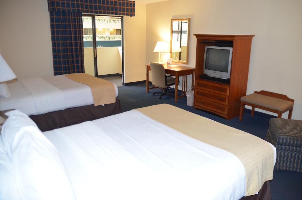 Clarion Hotel Jackson Northwest Екстер'єр фото