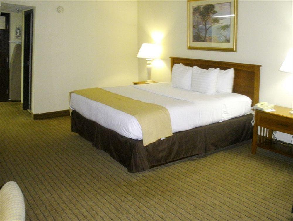Clarion Hotel Jackson Northwest Номер фото