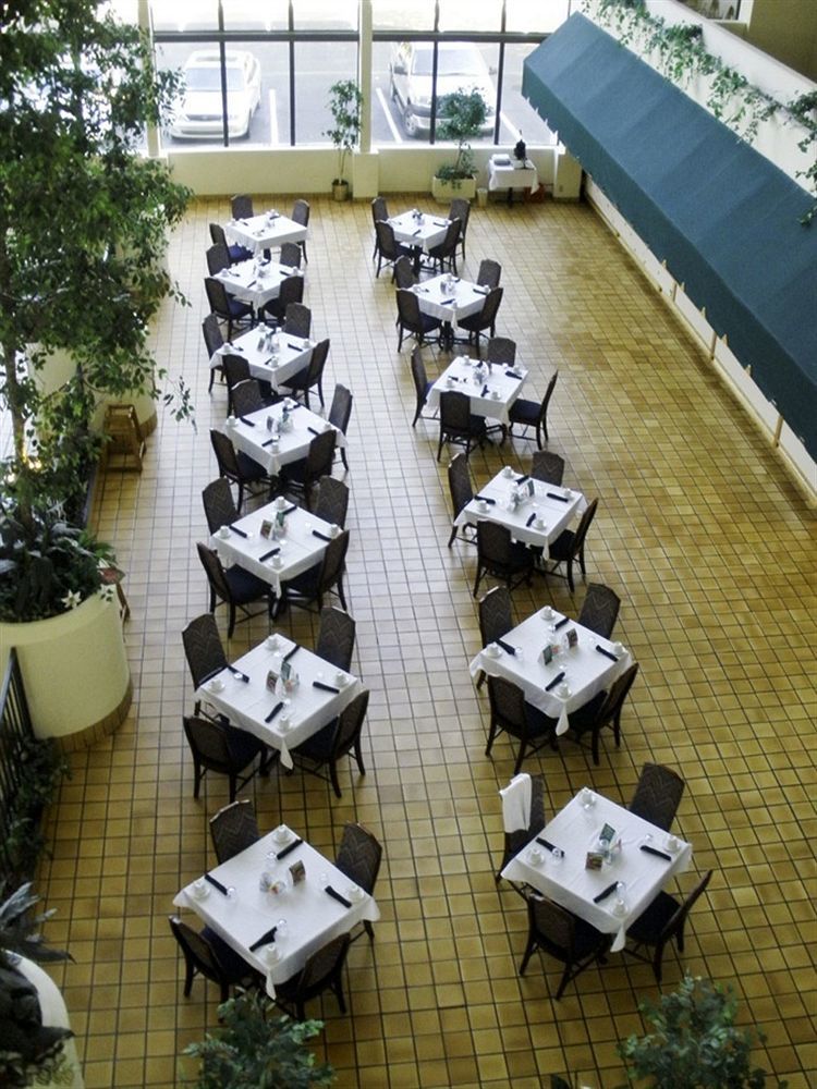 Clarion Hotel Jackson Northwest Ресторан фото